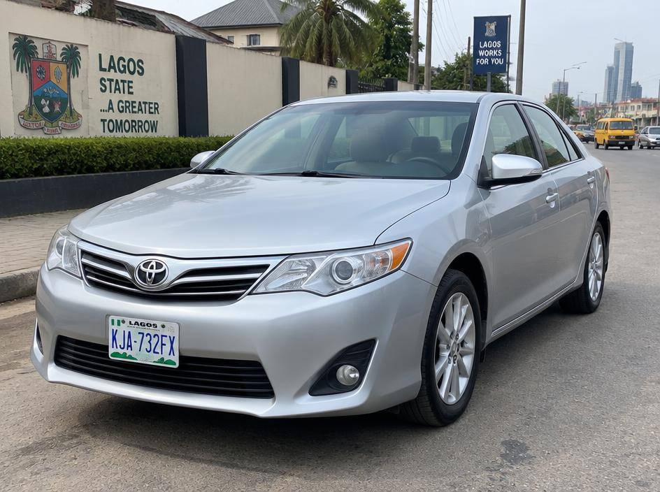 Toyota Camry 2014 XLE – Foreign Used
